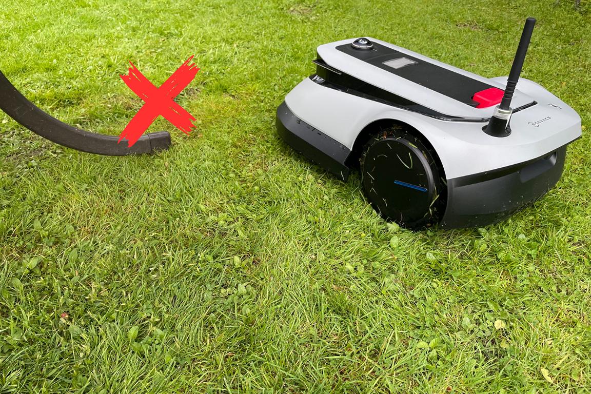 Das Tischbein, welches flach heraussteht, wurde vom ECOVACS Goat G1-800 Mähroboter im Test als Hindernis nicht erkannt.